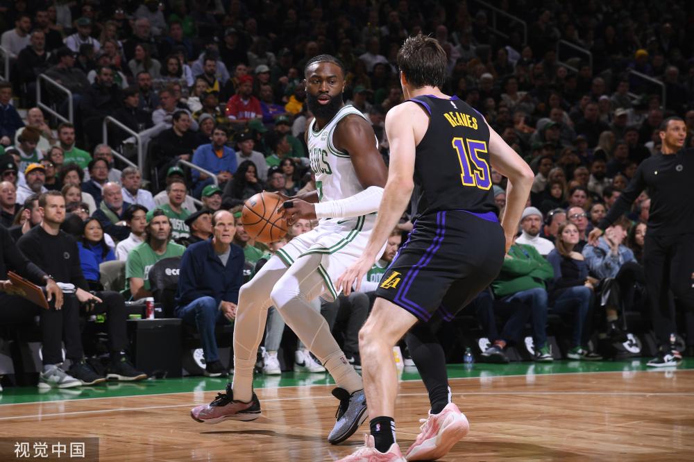 [CBA]布朗突分底角 胡金秋接球就投三分命中.