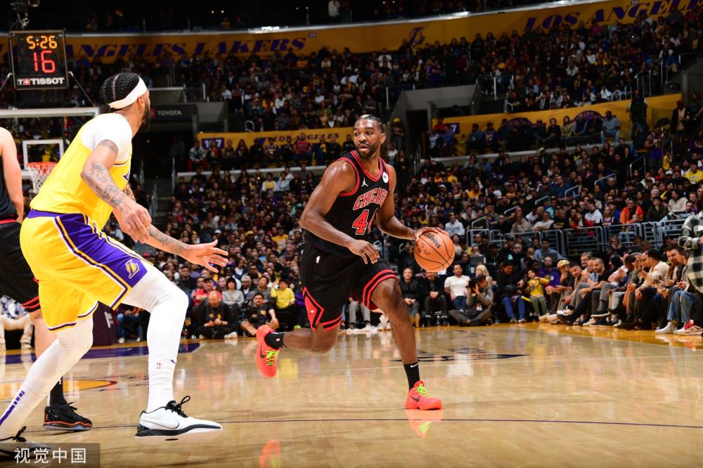 太疯狂了!戈登谈补扣绝杀:我只想拼抢每一个篮板球尝试把球点进去