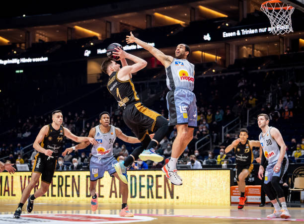 国足官宣伊万下课!U19主帅久尔杰维奇暂掌教鞭&足协选帅程序已启动