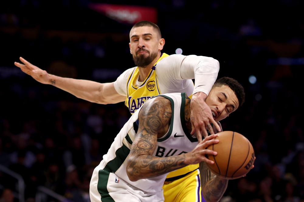 抢占篮板并 抢占篮板并