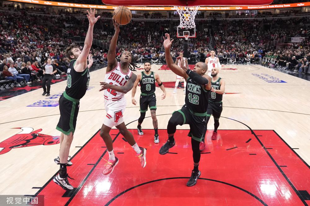 加兰39分骑士8连胜送雄鹿6连败 绿军大胜老鹰.