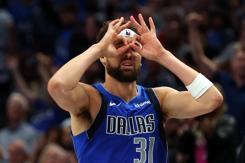 留洋动态！荷乙王博豪替补未出场，西协乙热身，邝兆镭点射+过人