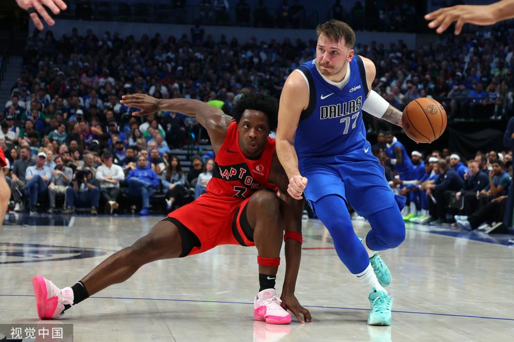 战报速递，猛龙领先凯尔特人2分，英格拉姆与怀特表现抢眼（赛况快报：猛龙暂以2分领先凯尔特人，英格拉姆与怀特高光发挥）